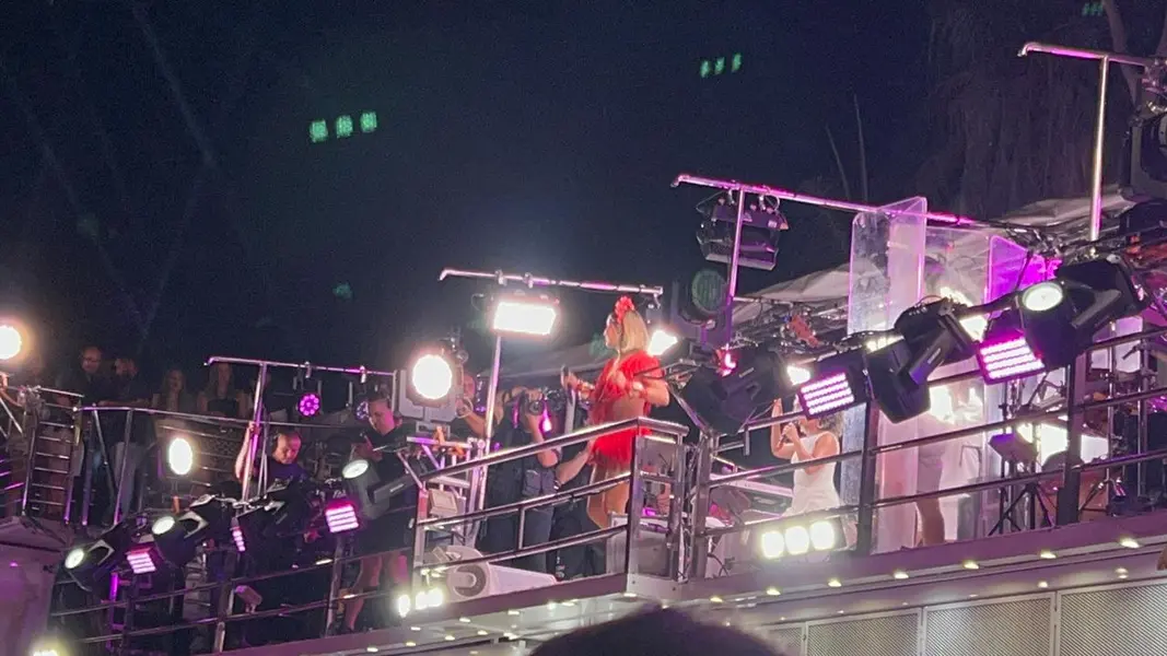 Claudia Leitte arrasta multidão em prévia de Carnaval na Marechal Castelo Branco