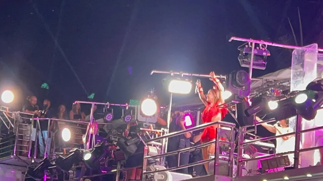 Claudia Leitte arrasta multidão em prévia de Carnaval na Marechal Castelo Branco