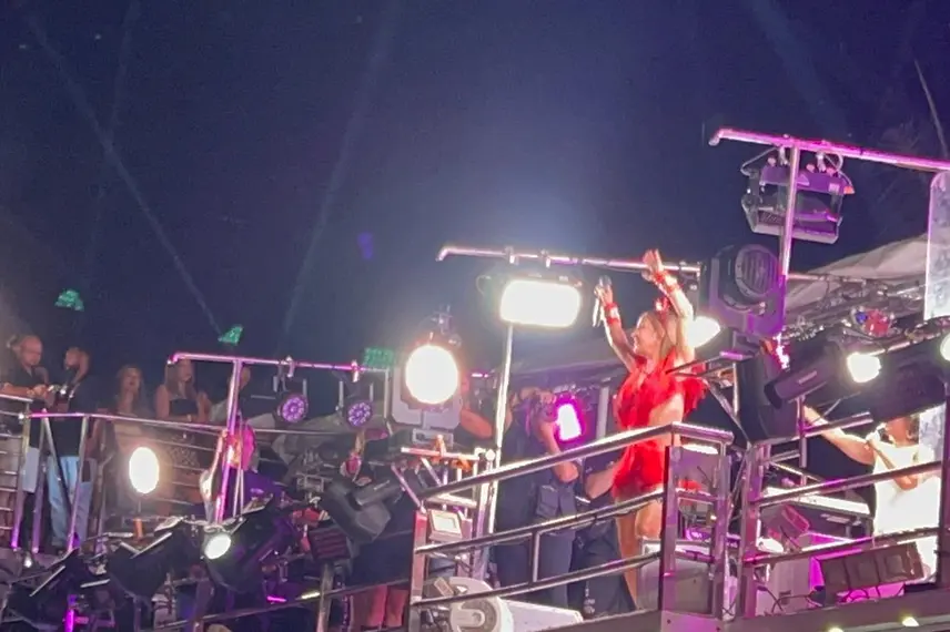 Claudia Leitte arrasta multidão em prévia de Carnaval na Marechal Castelo Branco