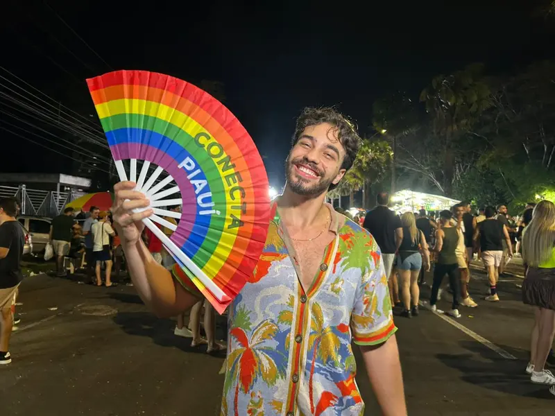 Claudia Leitte arrasta multidão em prévia de Carnaval na Marechal Castelo Branco