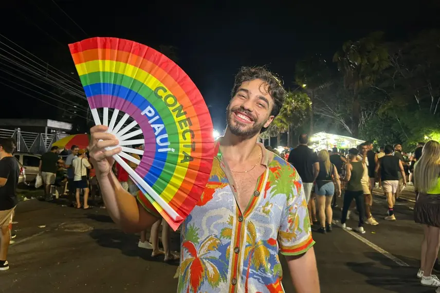 Claudia Leitte arrasta multidão em prévia de Carnaval na Marechal Castelo Branco