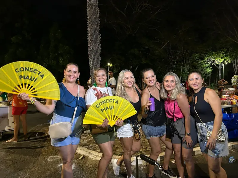 Claudia Leitte arrasta multidão em prévia de Carnaval na Marechal Castelo Branco