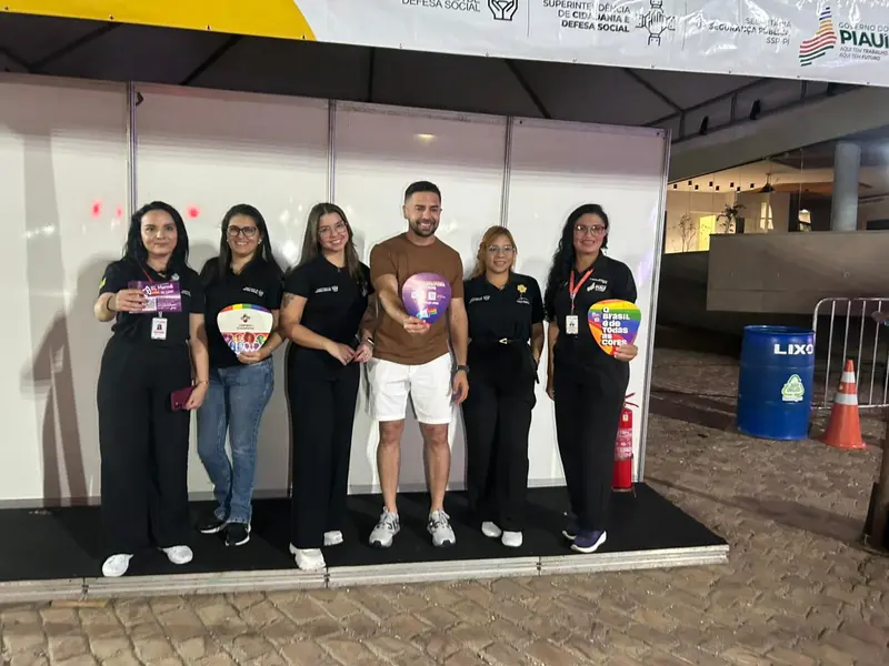 Claudia Leitte arrasta multidão em prévia de Carnaval na Marechal Castelo Branco