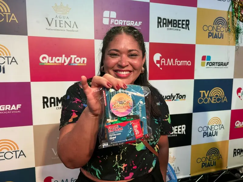 Claudia Leitte arrasta multidão em prévia de Carnaval na Marechal Castelo Branco