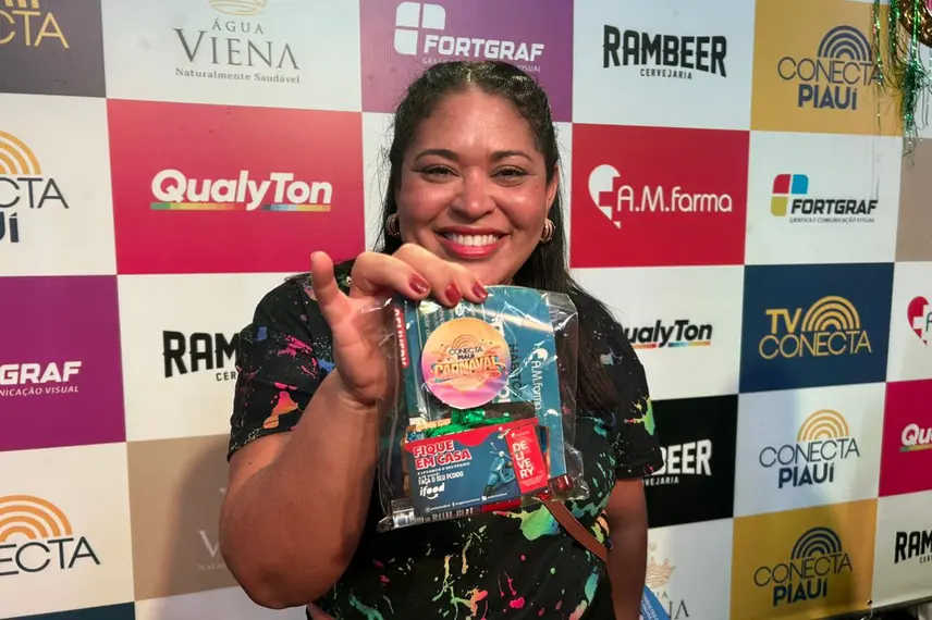 Claudia Leitte arrasta multidão em prévia de Carnaval na Marechal Castelo Branco