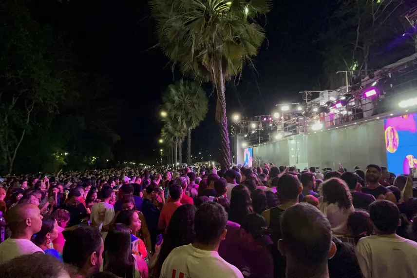 Claudia Leitte arrasta multidão em prévia de Carnaval na Marechal Castelo Branco