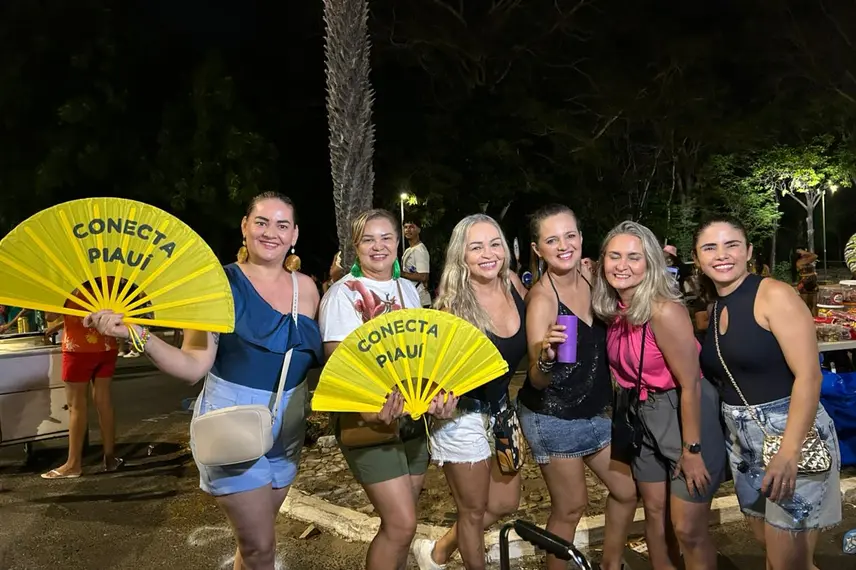 Claudia Leitte arrasta multidão em prévia de Carnaval na Marechal Castelo Branco