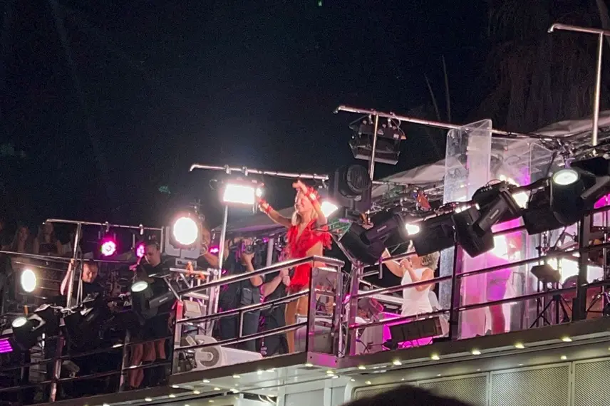 Claudia Leitte arrasta multidão em prévia de Carnaval na Marechal Castelo Branco
