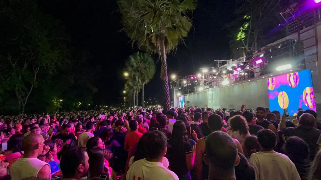 Claudia Leitte arrasta multidão em prévia de Carnaval na Marechal Castelo Branco