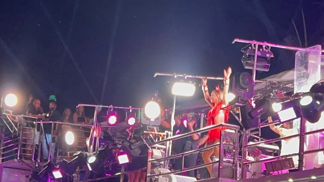 Claudia Leitte arrasta multidão em prévia de Carnaval na Marechal Castelo Branco
