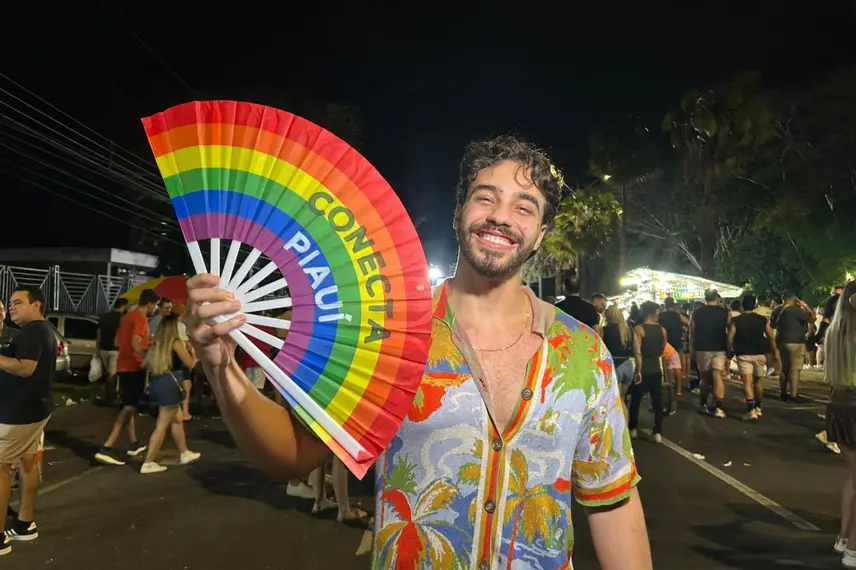 Claudia Leitte arrasta multidão em prévia de Carnaval na Marechal Castelo Branco