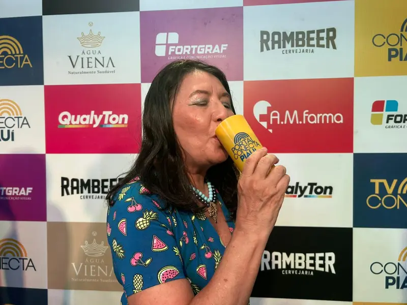 Claudia Leitte arrasta multidão em prévia de Carnaval na Marechal Castelo Branco