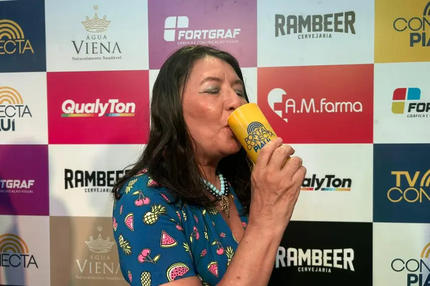 Claudia Leitte arrasta multidão em prévia de Carnaval na Marechal Castelo Branco