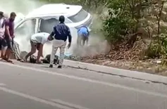 Colisão entre carros deixa três pessoas mortas e quatro feridas em Jaicós