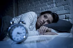 5 hábitos noturnos que sabotam seu sono e podem prejudicar sua saúde