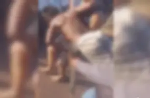 Criança cai sobre estaca de madeira ao tentar buscar pipa em árvore (Foto: Reprodução)