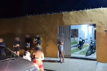 Criminosos armados com pistolas e facões fazem arrastão na zona Sul de Teresina
