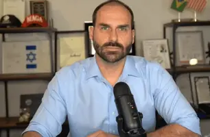 Eduardo Bolsonaro teve o mandato cassado em dezembro e, com o fim do afastamento legal, deve reassumir o cargo na Polícia Federal (Foto: Reprodução)