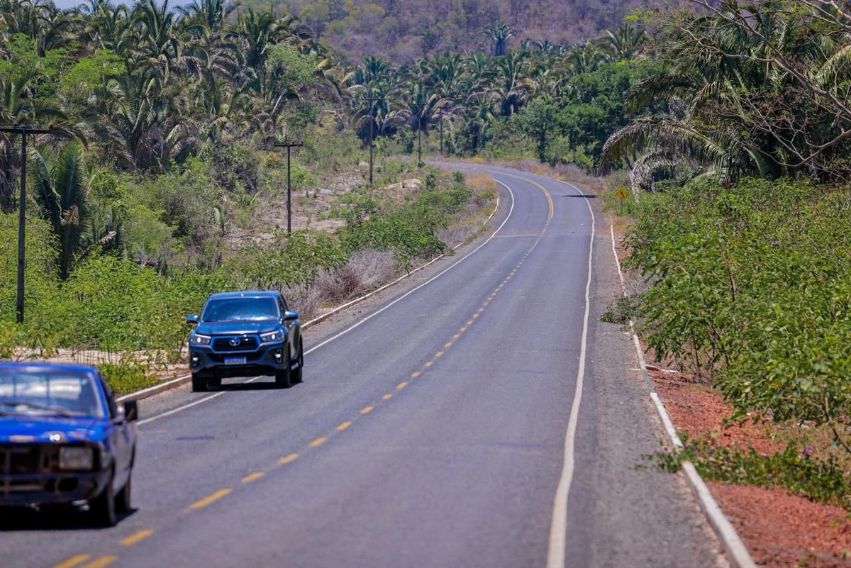Estrada que liga Altos a José de Freitas