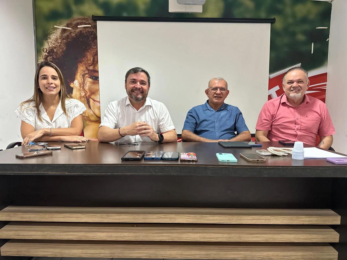Fábio Novo em coletiva na sede do PT