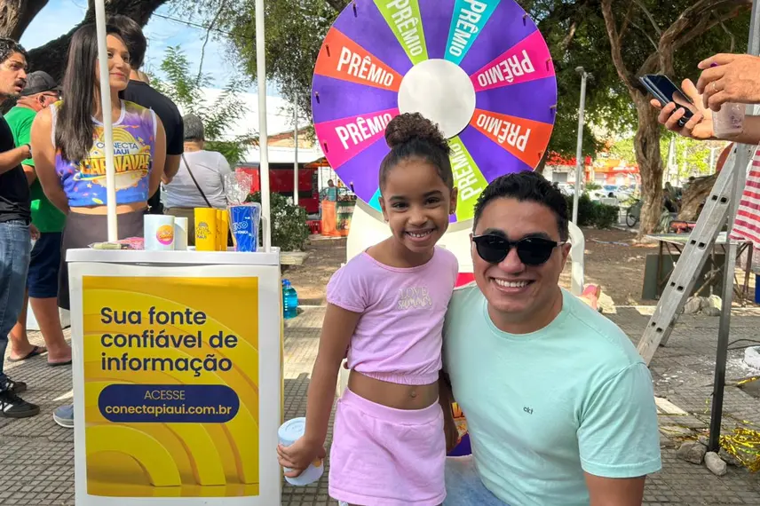 Foliões curtem manhã animada com prévias de carnaval da Feira na Praça Pedro II
