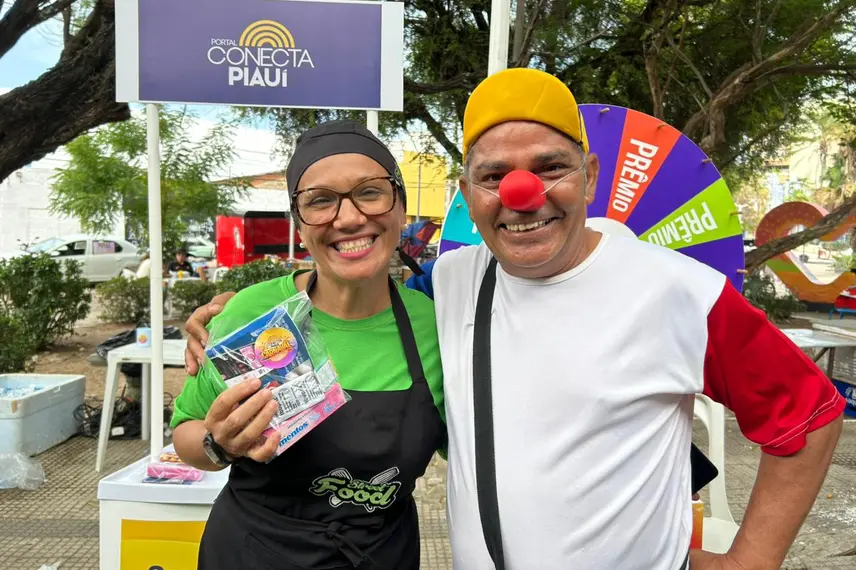 Foliões curtem manhã animada com prévias de carnaval da Feira na Praça Pedro II