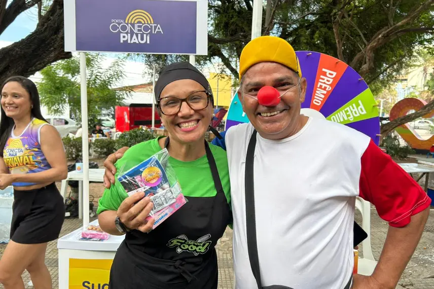 Foliões curtem manhã animada com prévias de carnaval da Feira na Praça Pedro II