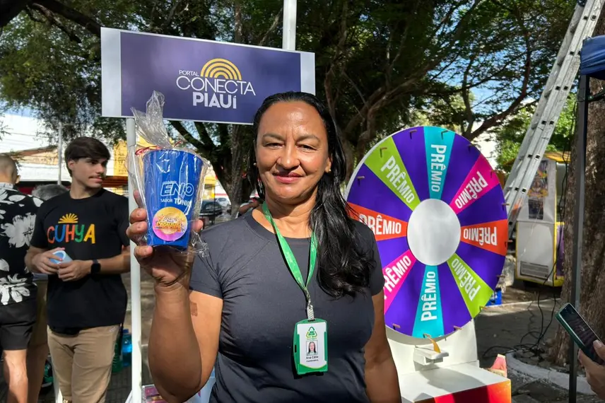 Foliões curtem manhã animada com prévias de carnaval da Feira na Praça Pedro II