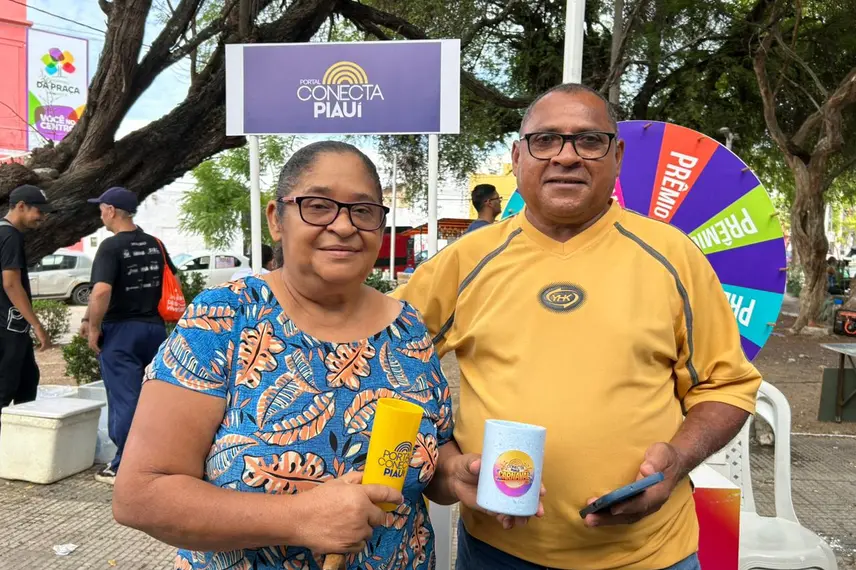Foliões curtem manhã animada com prévias de carnaval da Feira na Praça Pedro II