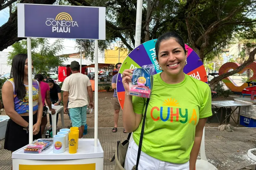 Foliões curtem manhã animada com prévias de carnaval da Feira na Praça Pedro II