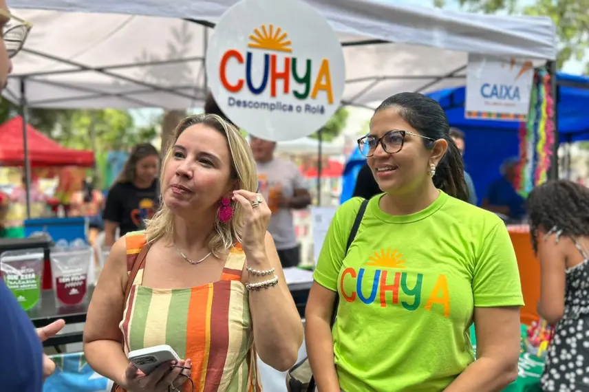 Foliões curtem manhã animada com prévias de carnaval da Feira na Praça Pedro II