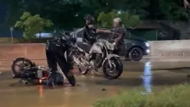 Fortes chuvas provocam quedas de moto na BR-316 em Teresina (Foto: Reprodução)