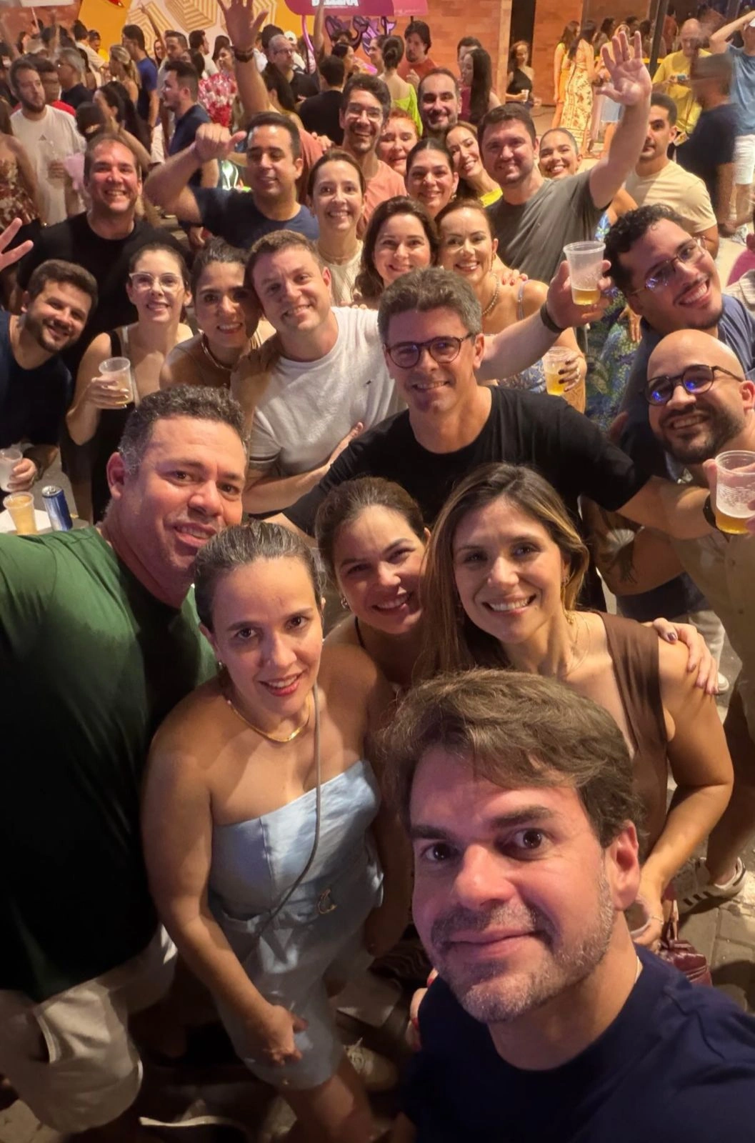 Gente bonita em noite de evento musical em Teresina