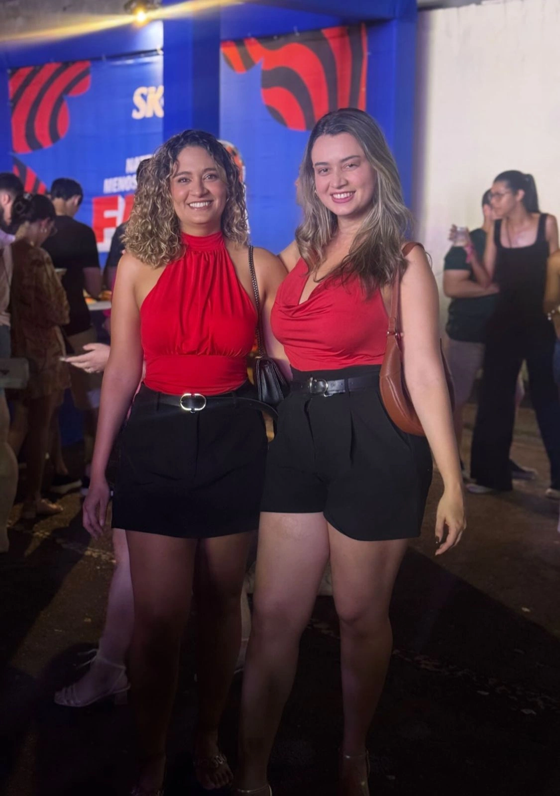 Gente bonita em noite de evento musical em Teresina