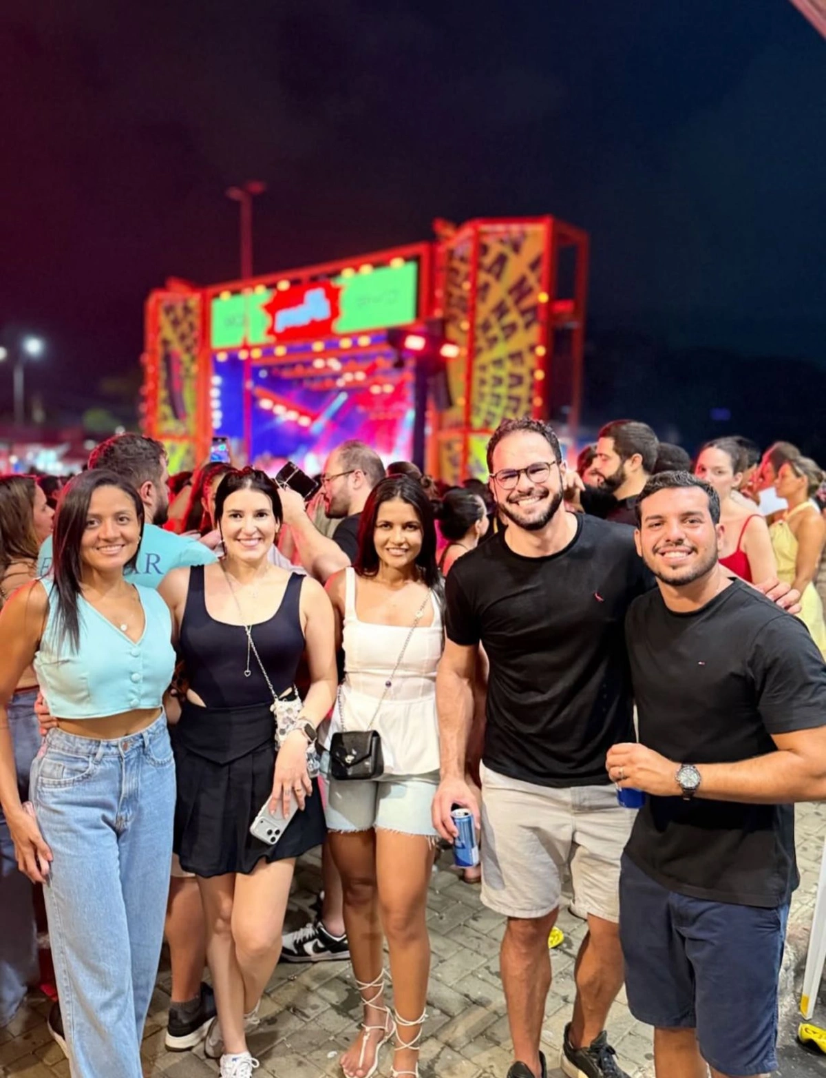 Gente bonita em noite de evento musical em Teresina