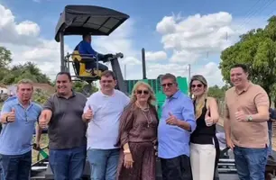 Georgiano Neto acompanha obras de asfaltamento em Alagoinha do Piauí (Foto: Reprodução)