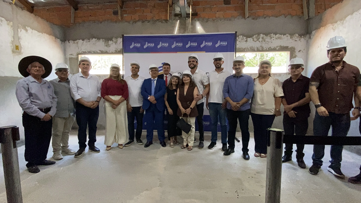 Governador em exercício Aderson Nogueira visita obras em Floriano e elogia ações