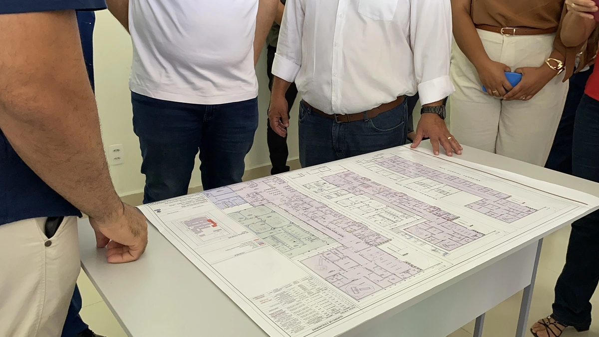 Governador em exercício Aderson Nogueira visita obras em Floriano e elogia ações