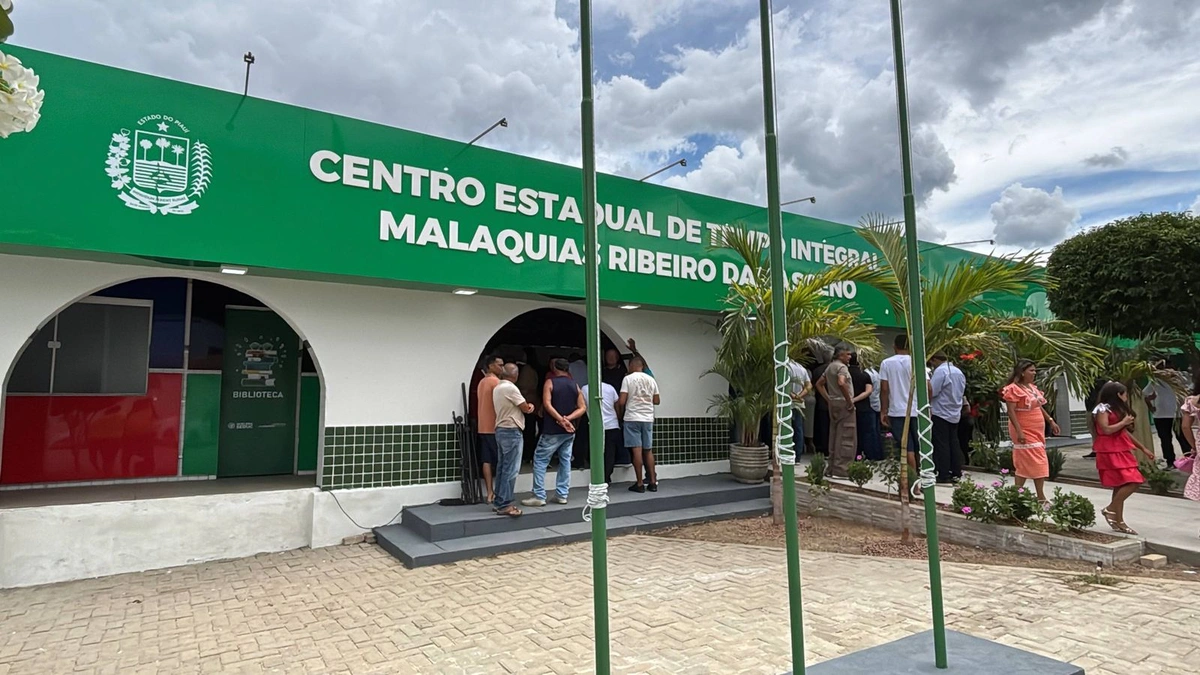 Governo Rafael Fonteles entrega escola revitalizada em São Lourenço do Piauí