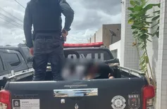 Homem e adolescente tentam fugir da polícia, mas são detidos com drogas em Timon