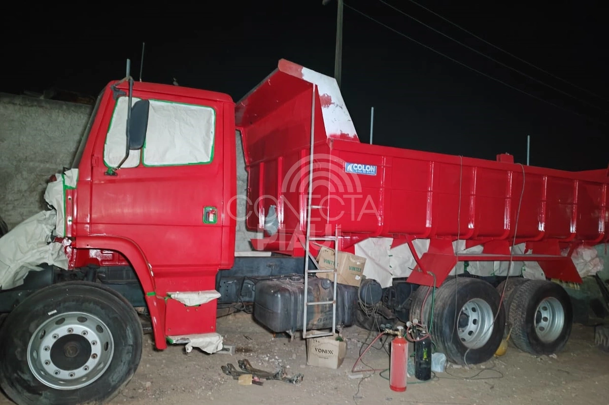 Homem é encontrado morto dentro de caçamba de loja em Parnaíba