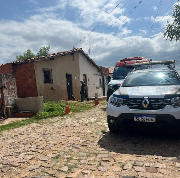 Homem é executado a tiros dentro de casa no bairro Canela, em Oeiras