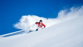 Homem passou mal enquanto esquiava em estação no norte da Itália (Foto: coberschneider via Getty Images)
