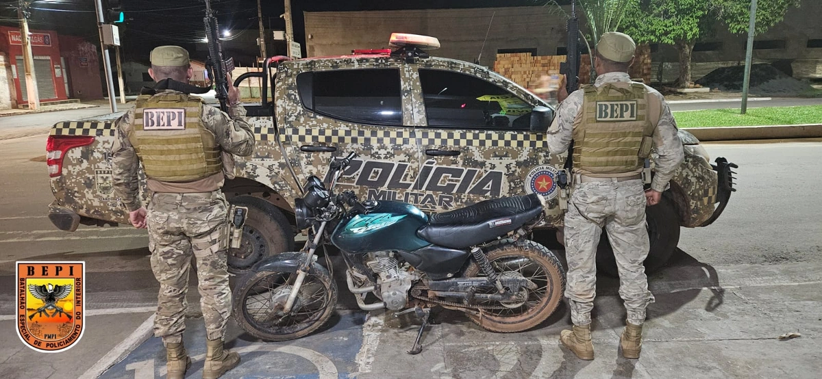 Jovem é presa com várias drogas em ponto de tráfico em São João do Arraial