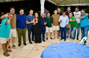 Júlio César posa com vereadores e avança na corrida pelos votos de Teresina (Foto: Reprodução)