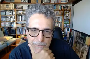 Kléber Mendonça Filho celebra indicações de O Agente Secreto ao Oscar (Foto: Reprodução)