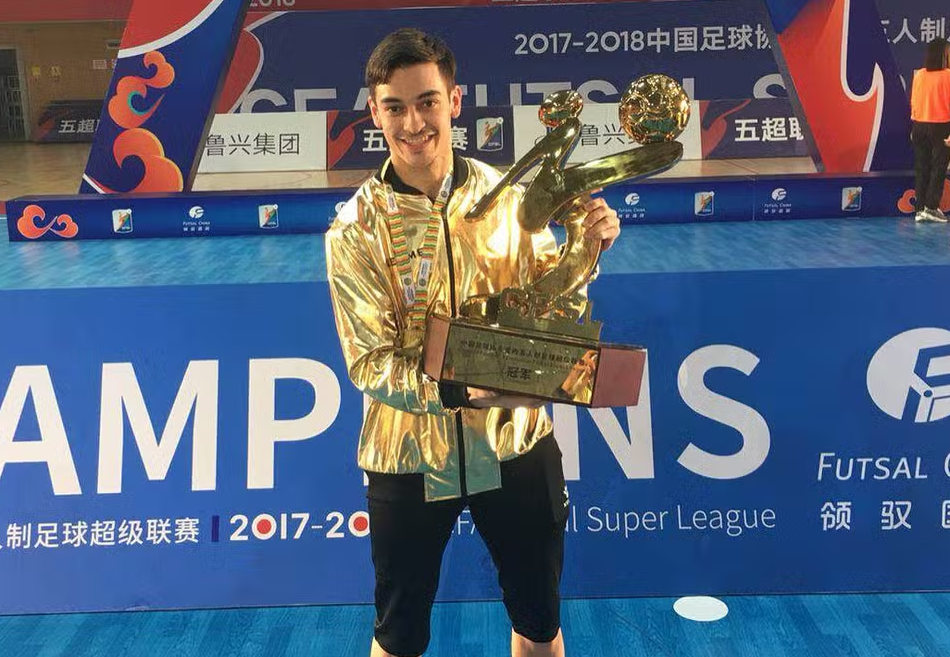 Lucas Boeira, campeão da Super Liga da China de Futsal