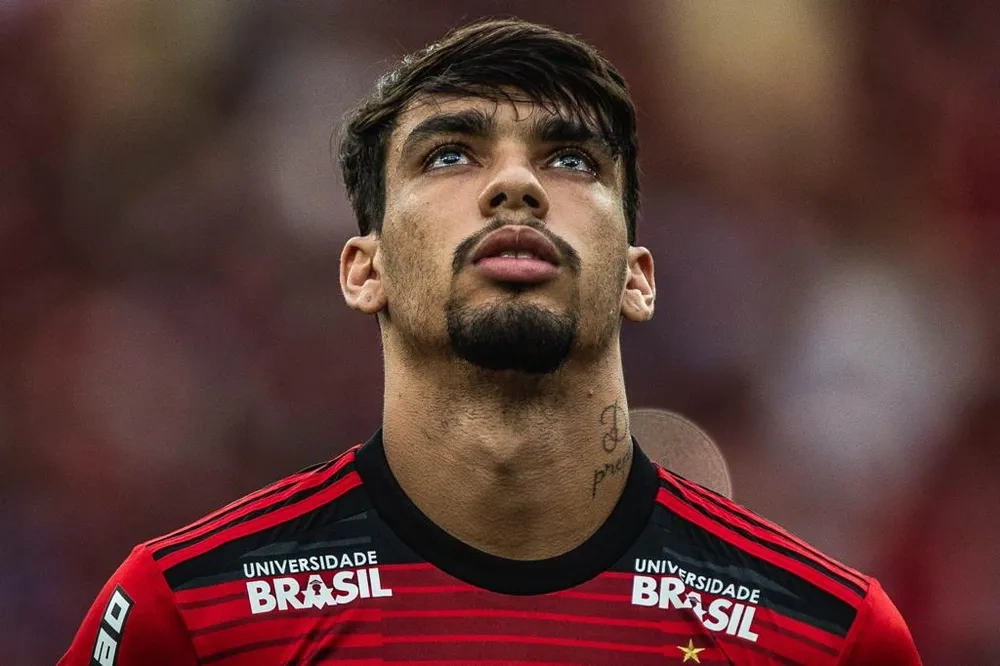 Lucas Paquetá durante o hino antes de Flamengo x Atlético-PR