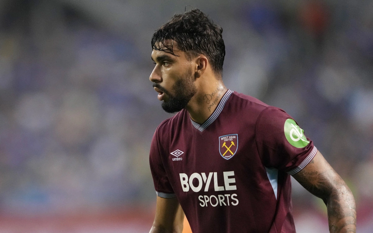 Lucas Paquetá em campo pelo West Ham
