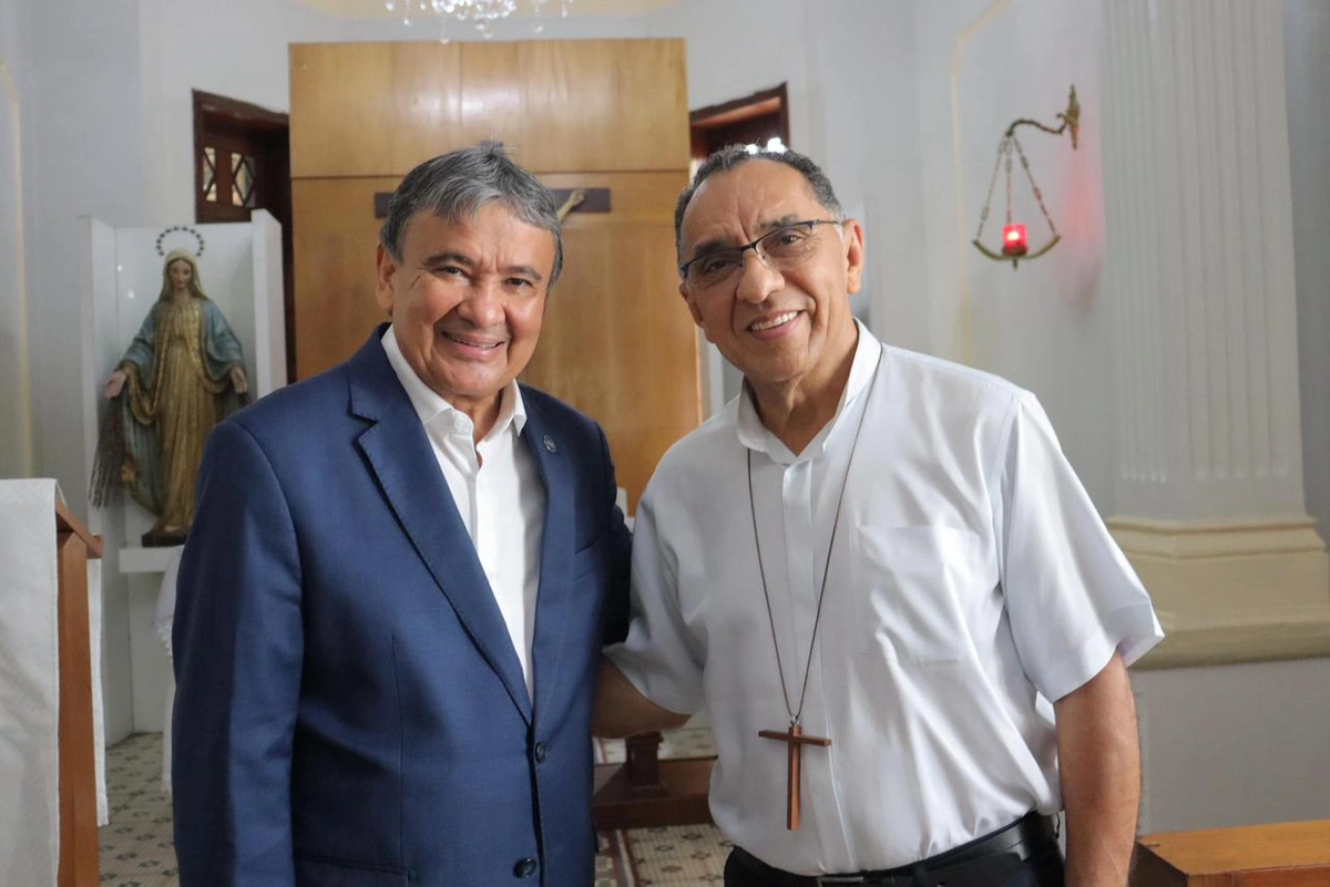 Ministro Wellington Dias se reúne com arcebispo de Teresina